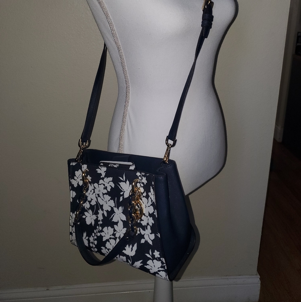 Bundled sale Michael kors purse and wallet